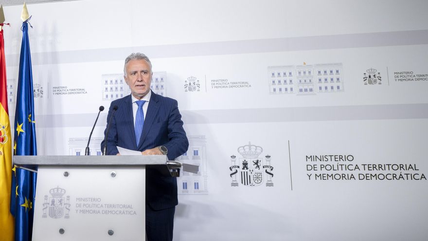 El ministro de Política Territorial y Memoria Democrática, Ángel Víctor Torres, ofrece una rueda de prensa en la sede del Ministerio, a 1 de abril de 2024, en Madrid (España). Ángel Víctor Torres ha anunciado hoy que el Gobierno llevará al Tribunal Consti