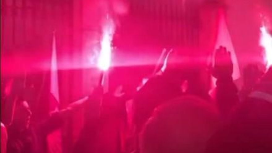 Denuncian ante la Fiscalía un acto de exaltación a Franco y a Primo de Rivera ante una iglesia de Sevilla