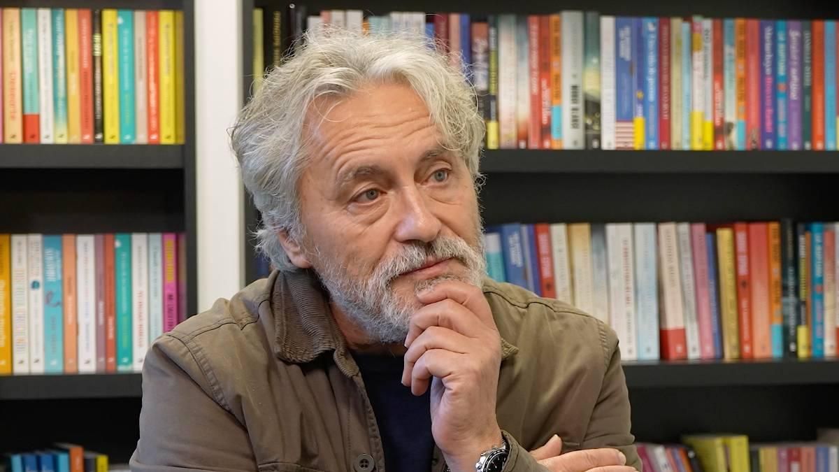Manuel Rivas publica un ensayo sobre cambio climático y tecnoligarquía: “Conviene leer a Shakespeare y ver 'El Padrino' a la vez”