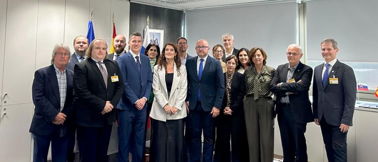 Imagen de los participantes en la reunión mantenida en el Ministerio de Ciencia, Innovación y Universidades.
