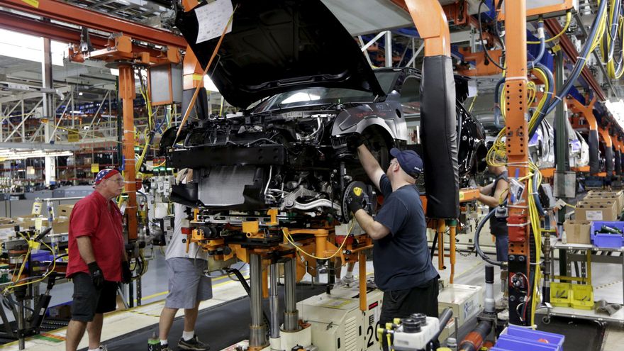 El sindicato UAW aplaude el traslado de la producción de vehículos de GM de México a EEUU