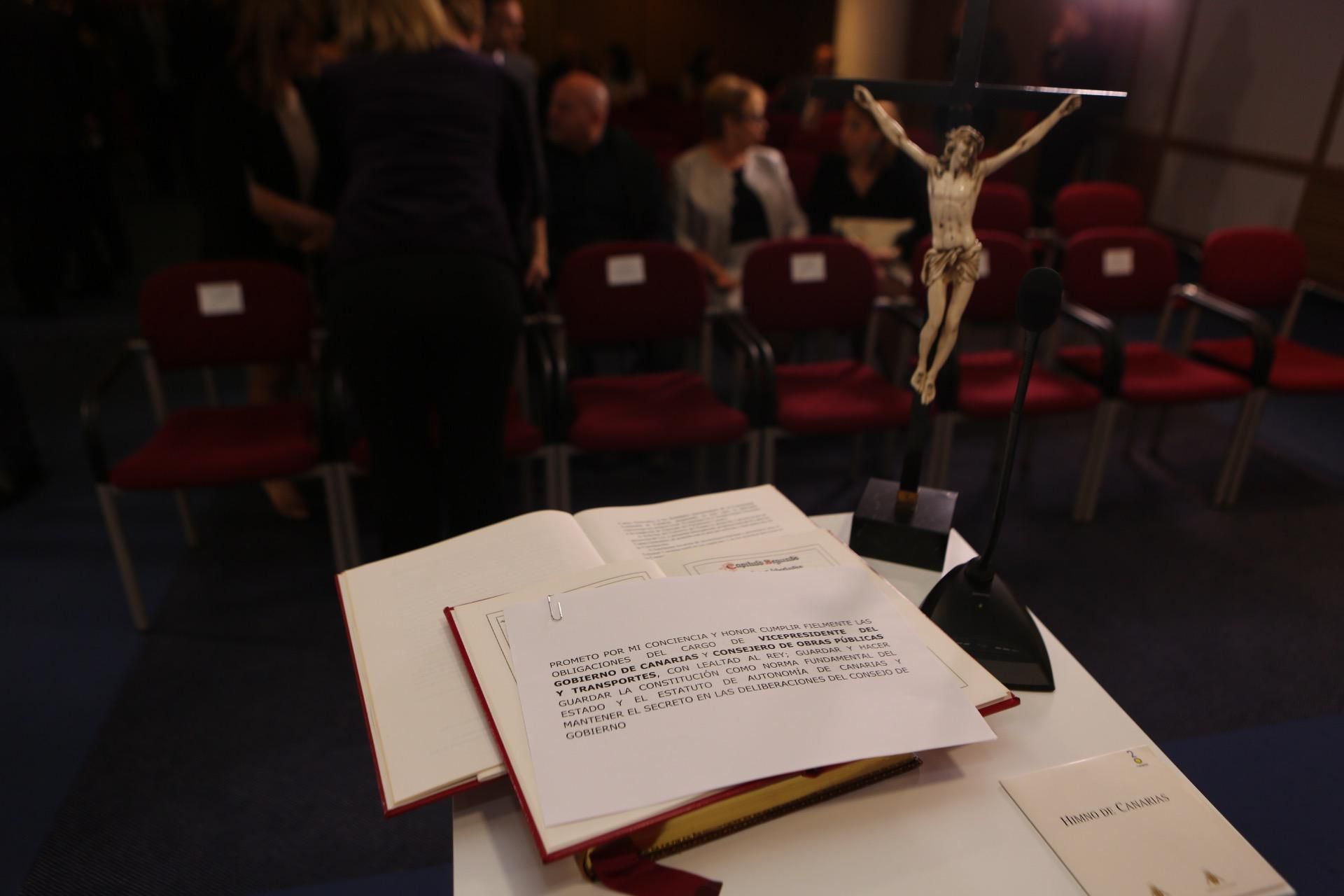 Acto de toma de posesión de los nuevos consejeros del Gobierno de Canarias (ALEJANDRO RAMOS)