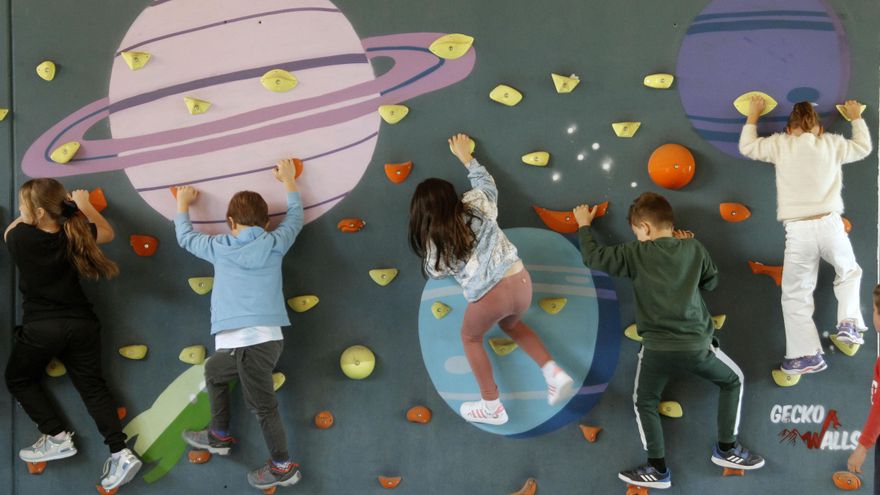 Sopa de estrellas y 'Starman' en un colegio por los 60 años de Pedro Duque