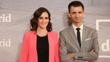 La presidenta regional, Isabel Díaz Ayuso, y el director de Telemadrid, José Pablo López.