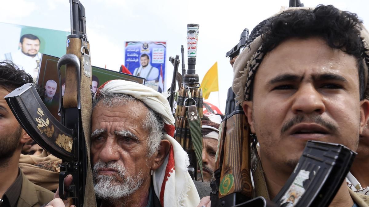 Los hutíes de Yemen declaran un bloqueo marítimo contra Arabia Saudí en plena escalada de las tensiones