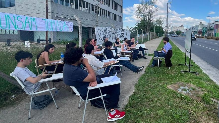 Una clase en la calle por la universidad pública: cómo se profundiza el reclamo estudiantil y cuáles son sus desafíos