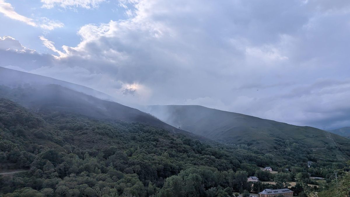 El incendio de Quintela se reactiva y vuelve a nivel 1 de gravedad ante la complejidad de su extinción
