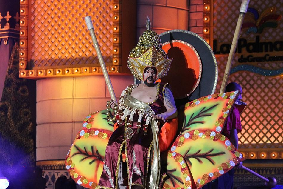 Drag Arús, con la fantasía 'Desde China y pol' Japón, llegó a Las Palmas este goldo sablosón''. (Cirenia Vico)