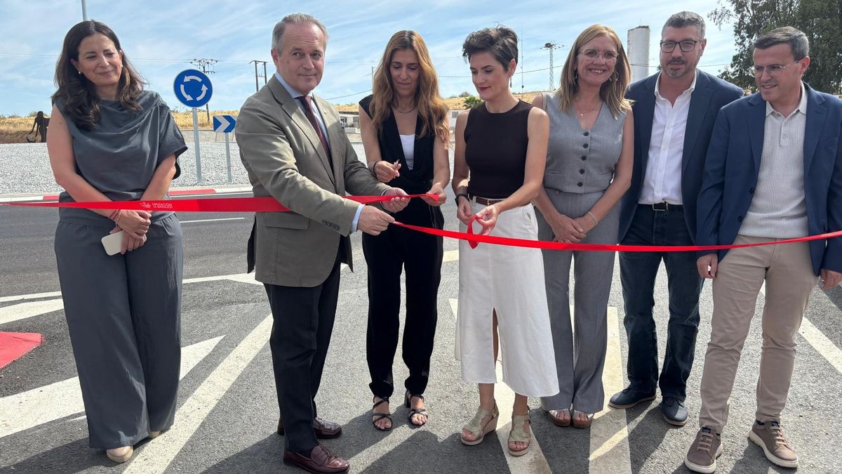 Inauguración de la nueva glorieta de Las Arenas de Villanueva de la Serena