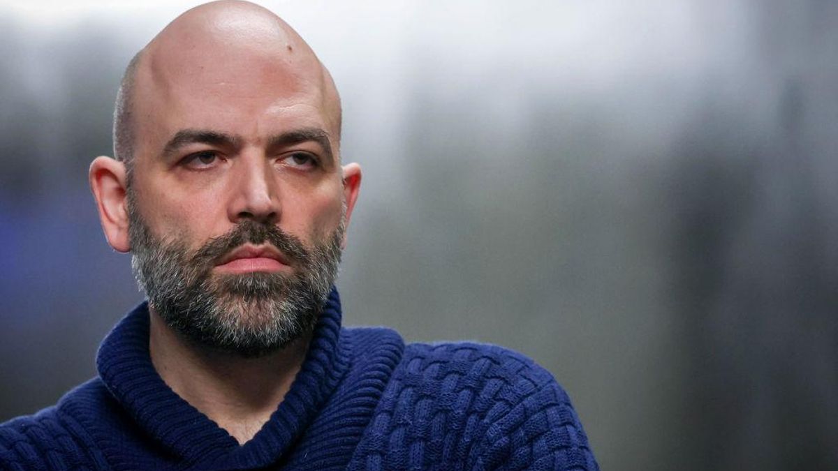 El escritor Roberto Saviano durante una sesión de fotos en febrero en Roma.