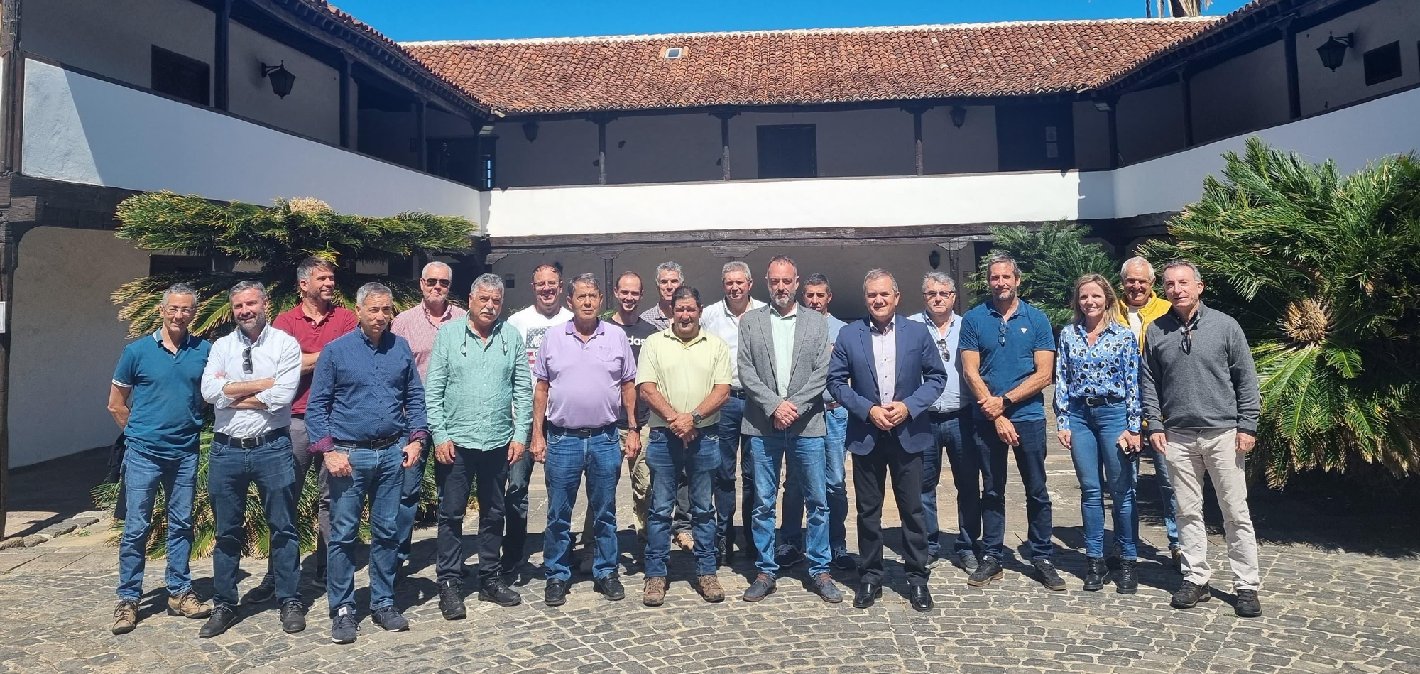 Reunión de Alberto Paz con representantes de los agricultores.