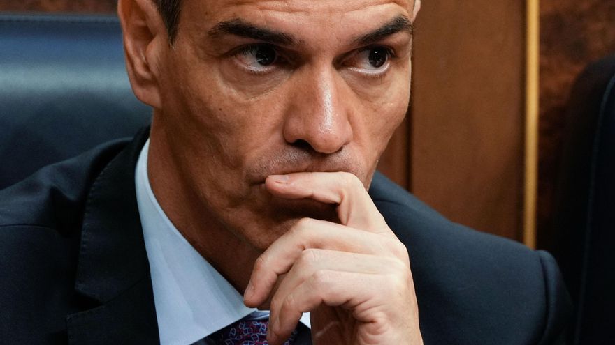 Sánchez arranca una prórroga a sus socios y Feijóo pierde el debate (y los papeles)