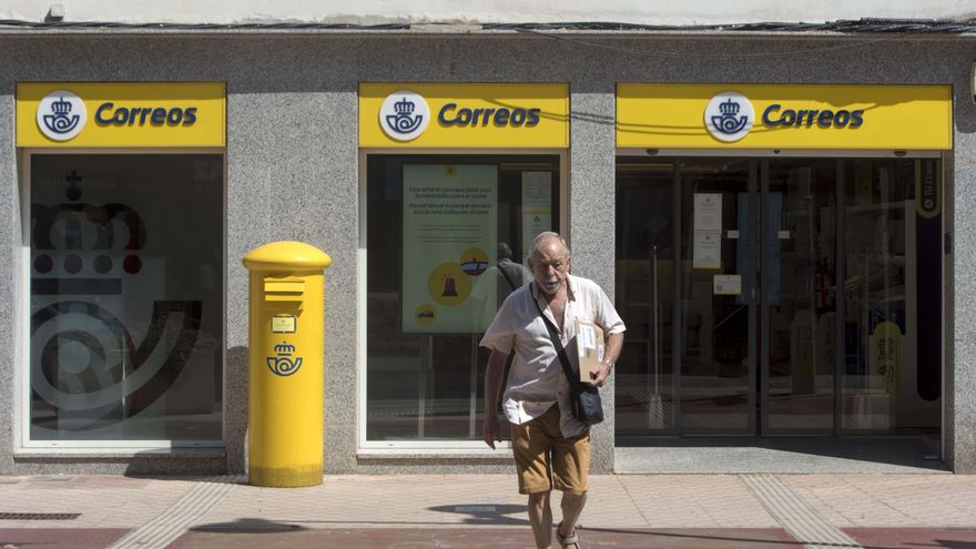 Sindicatos alertan de otro caos en verano en Correos por política de cero contrataciones