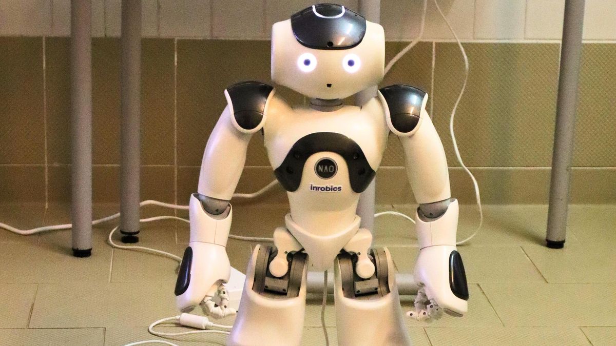 San Juan de Dios presenta a su robot 'Juani'