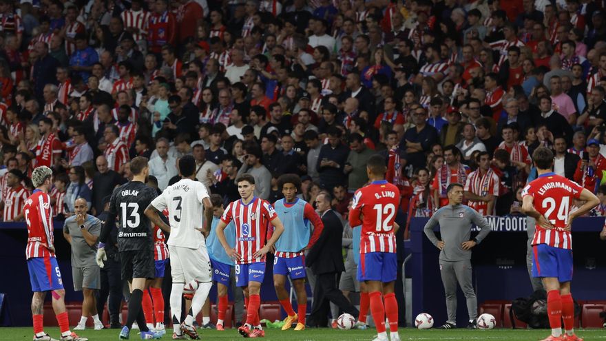 El Atlético de Madrid identifica a dos ultras más implicados en el lanzamiento de objetos y los expulsará del club