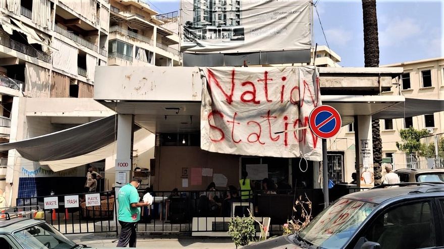 Antigua gasolinera reconvertida en un centro de ayuda social tras la explosión.