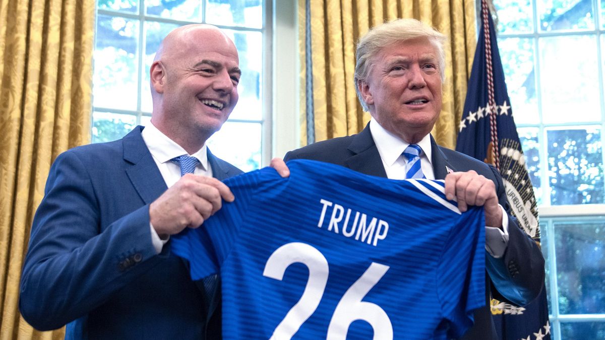 Trump celebra que la FIFA haya retirado la tarjeta roja al delantero de Estados Unidos... y pueda jugar el siguiente partido