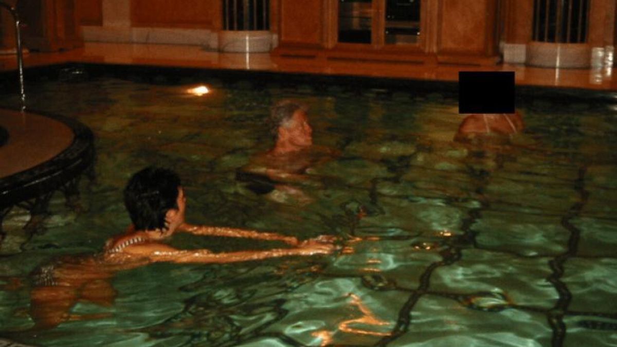 Bill Clinton con la novia de Epstein, Ghislaine Maxwell.