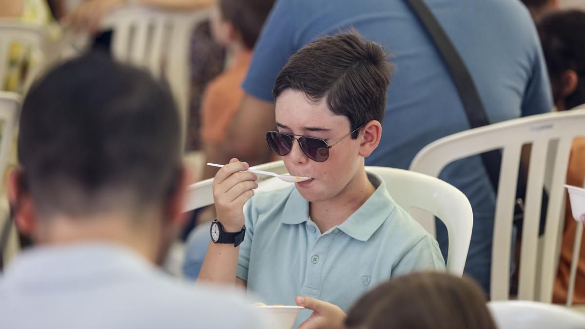 Salmorejá y ambiente en la Velá el día de la Fuensanta