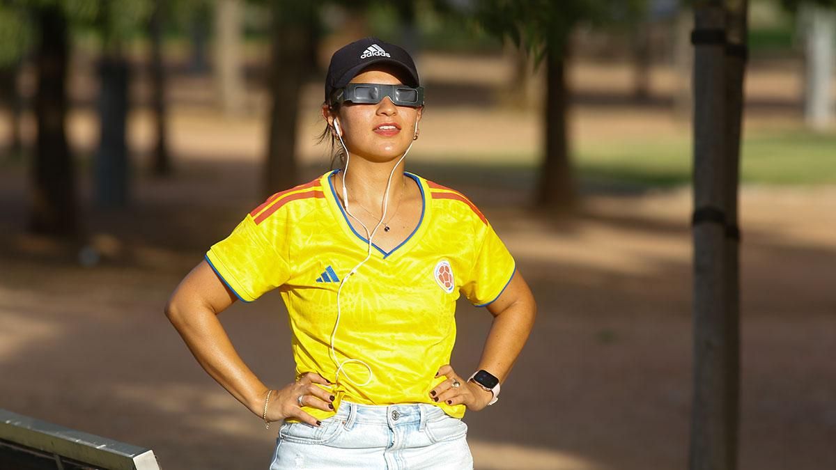 Los cordobeses se echan a la calle para ver el eclipse solar