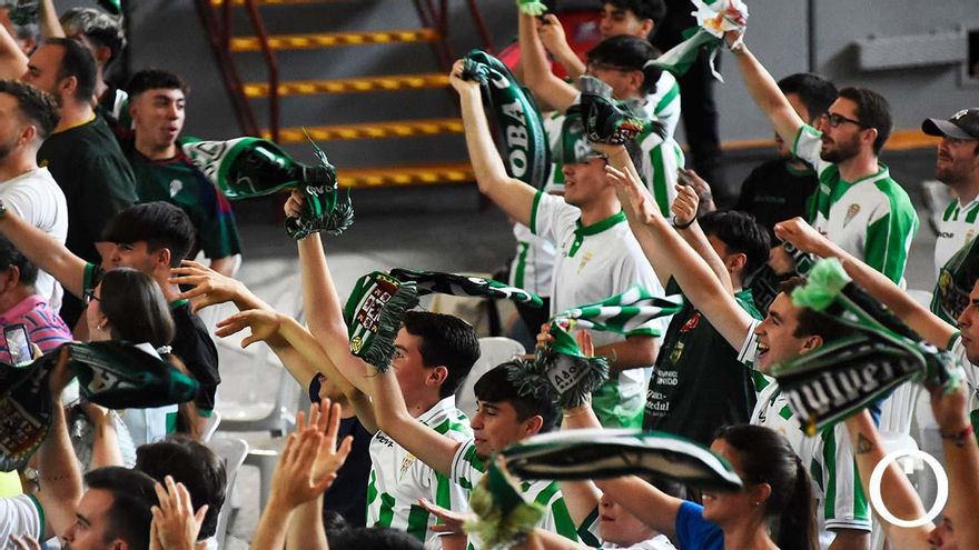 Las imágenes de la afición del Córdoba CF en Vista Alegre