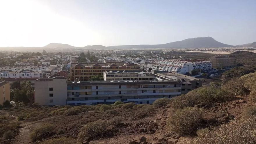 Arona, el municipio de Tenerife que se resiste a declararse zona tensionda pese a que la situación de la vivienda está "desmadrada"