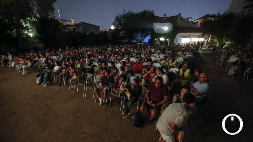 El Ayuntamiento alude a un informe jurídico que no pujara por los cines de verano y abre la puerta a la vía civil