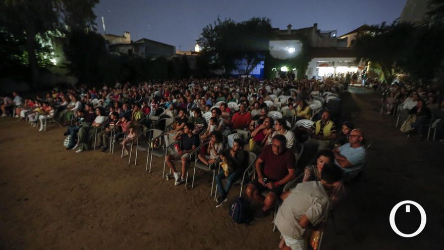 El Ayuntamiento alude a un informe jurídico que no pujara por los cines de verano y abre la puerta a la vía civil