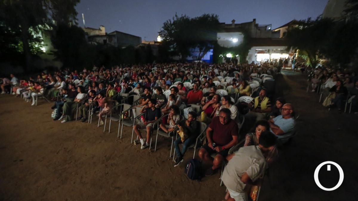 Montero pide la declaración como BIC de los cines de verano de Córdoba