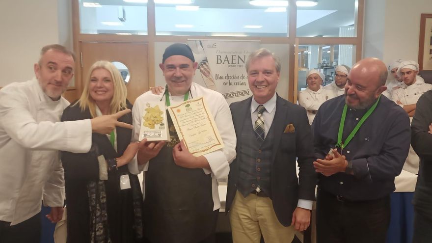 Imagen de algunos de los galardones al Centro Integrado de Formación Profesional de León.