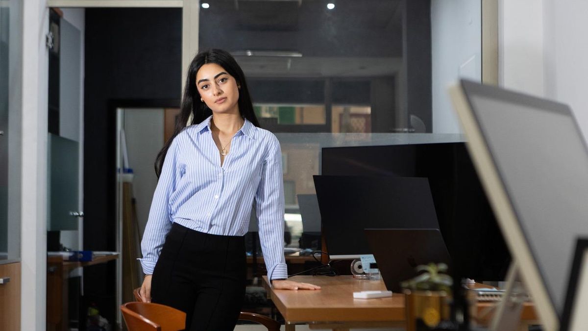 Fatouch El Abdaoui lleva dos semanas trabajando en este despacho de Palma donde se han presentado decenas de solicitudes durante la regularización extraordinaria.