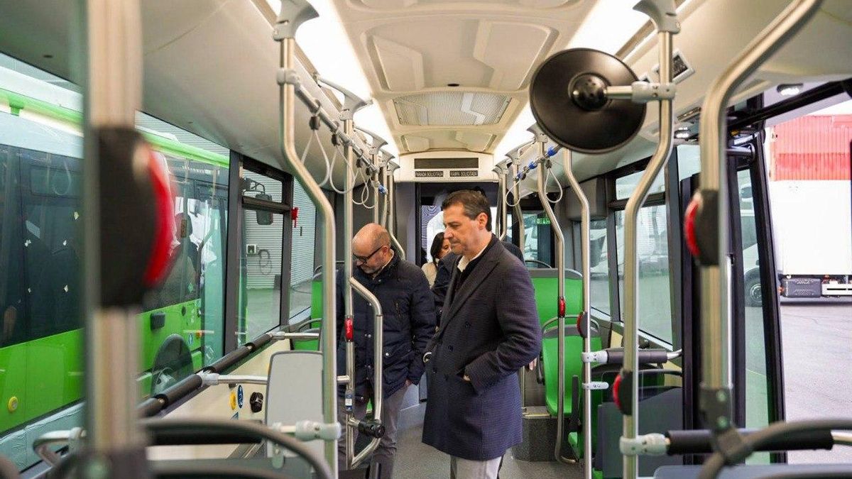 Aucorsa recibe los 15 nuevos autobuses híbridos que se incorporarán a su flota en 2026