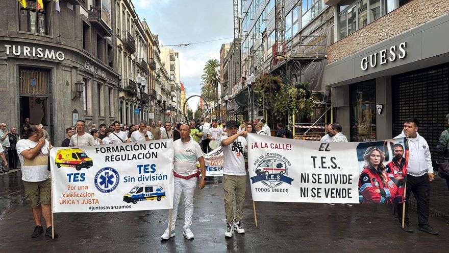 Técnicos en emergencias sanitarias salen a la calle en Gran Canaria para pedir respeto por su trabajo y su titulación