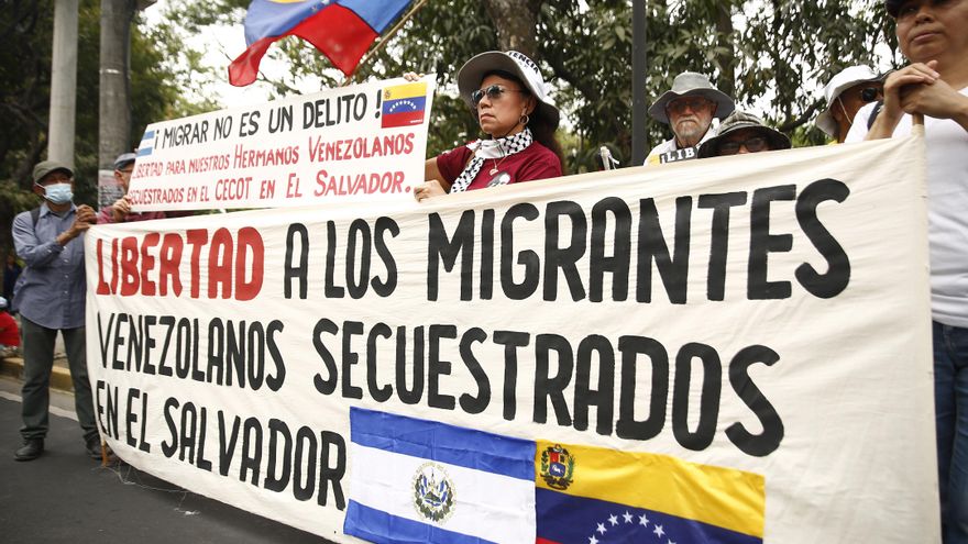 Dos cortes bloquean la expulsión a El Salvador de migrantes venezolanos detenidos en EEUU