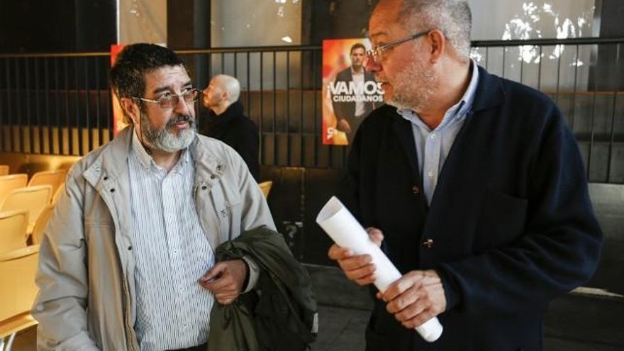 Carlos S. Campillo/ICAL. Manuel Mitadiel (i), nuevo gerente del Sacyl, y Francisco Igea (d), vicepresidente de la Junta de Castilla y León