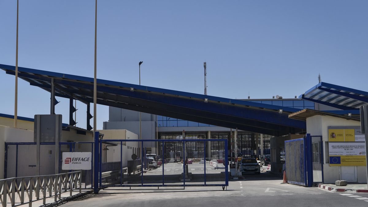Aduana del Tarajal cerrada, a 7 de mayo de 2022,  en Ceuta (España). Actualmente cerrada la aduana se encuentra en proceso de acondicionamiento. El presidente del Gobierno de España y el rey de Marruecos sellaron un acuerdo histórico, el pasado 7 de abril