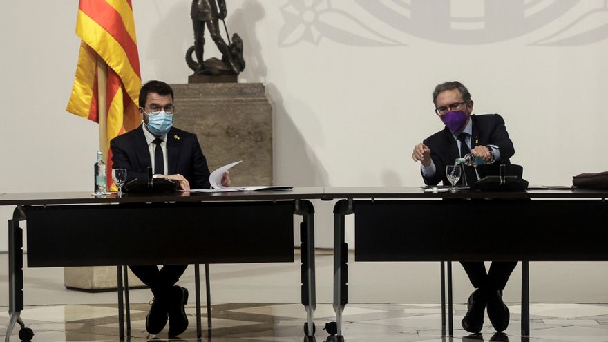 El presidente de la Generalitat, Pere Aragonès, presidió hoy junto al Conseller de Economía Jaume Giró (d), la primera reunión de la Comisión Interdepartamental de Govern para la Recuperación Económica y la Gobernanza de los Fondos Next Generation EU. EFE/ Quique Garcia
