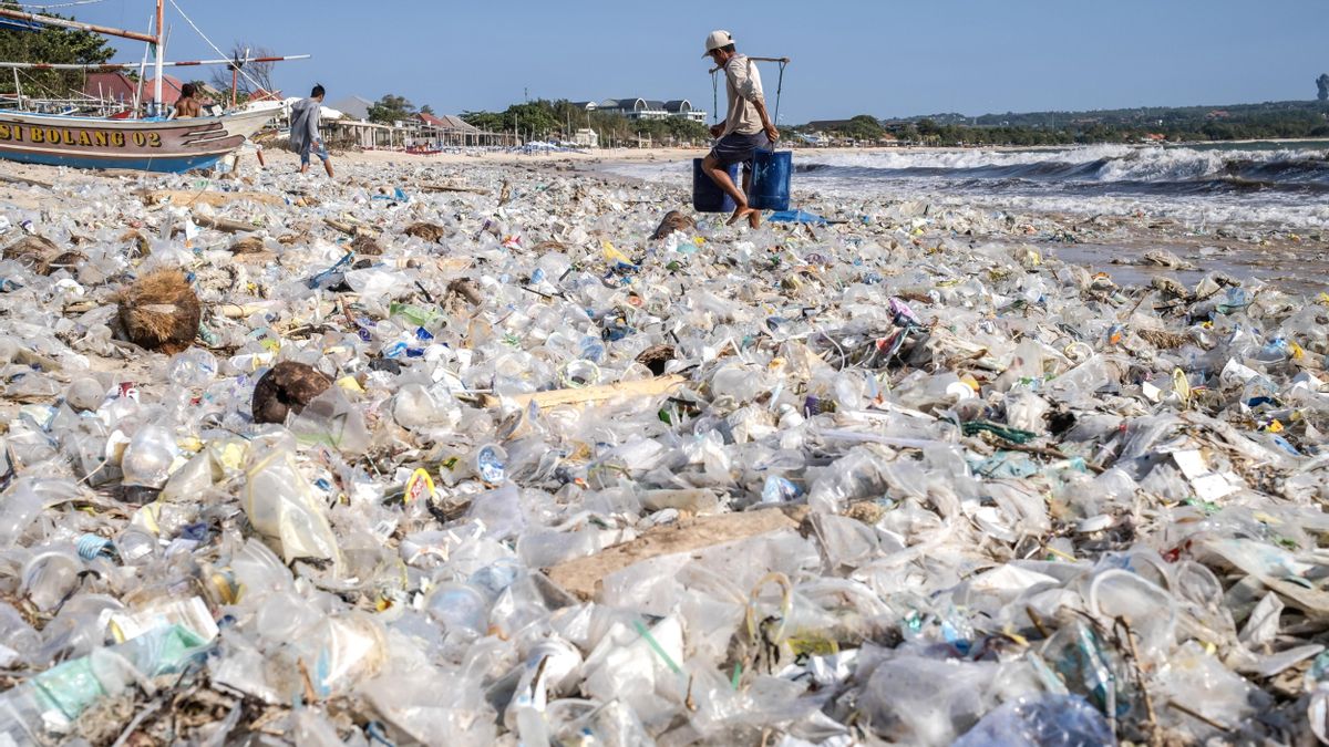 El poder del plástico: cómo esta industria se infiltra en las negociaciones de un tratado mundial decisivo para la humanidad