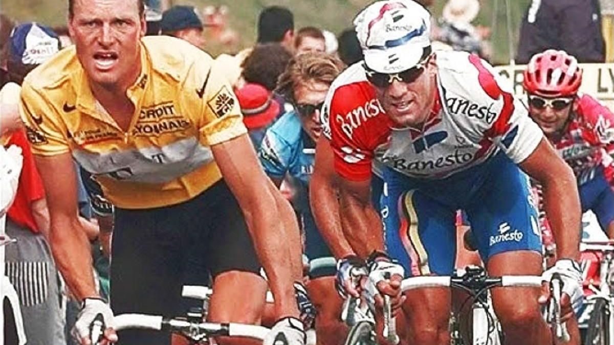 Biarne Riis y Miguel Induráin en las rampas del Hautacam en 1996.