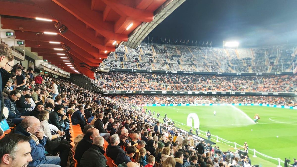 Vista del interior del estadio de Mestalla poco antes del inicio del partido.