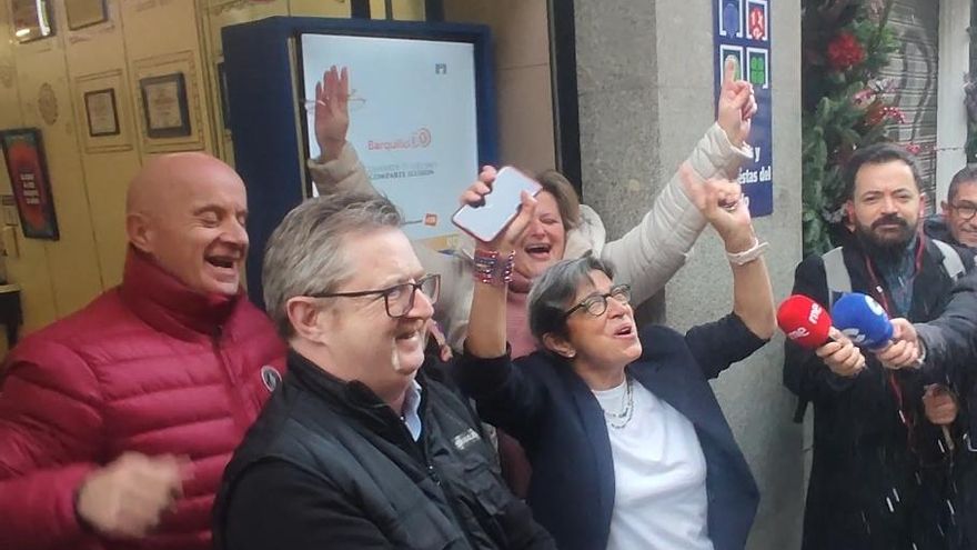 Un cumpleaños, un 'calvo' de la Lotería y un dueño escurridizo: el 70.048, segundo premio, riega Madrid de millones