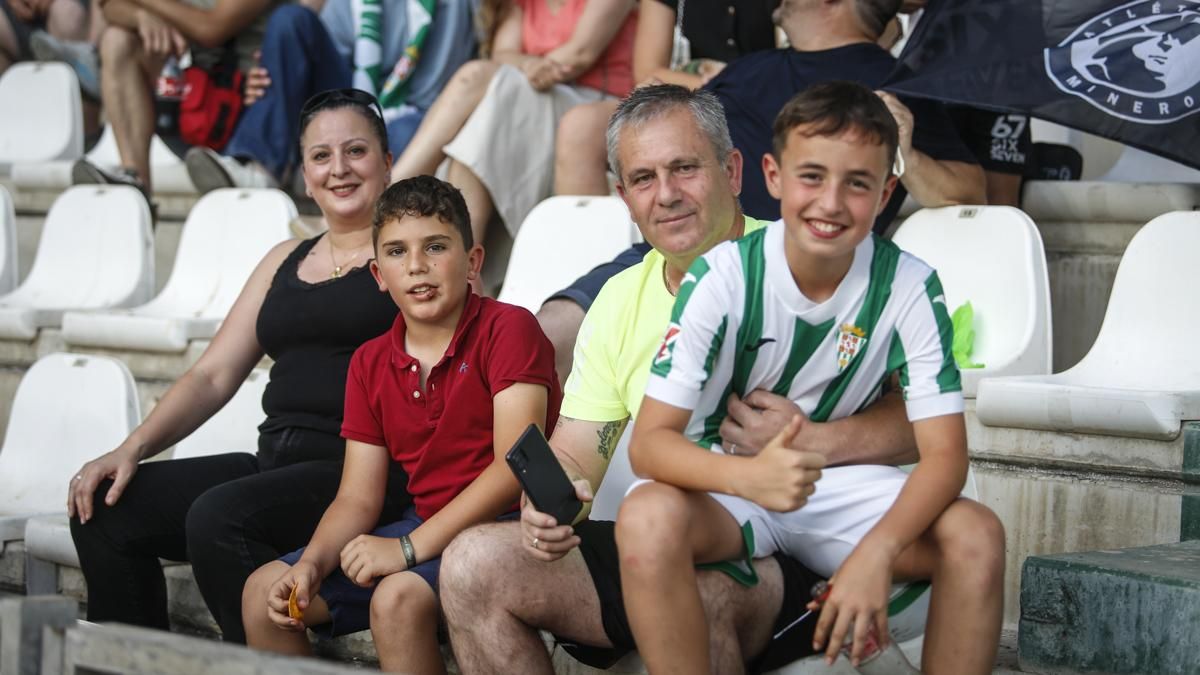 Grada Blanquiverde del Córdoba CF - SD Huesca