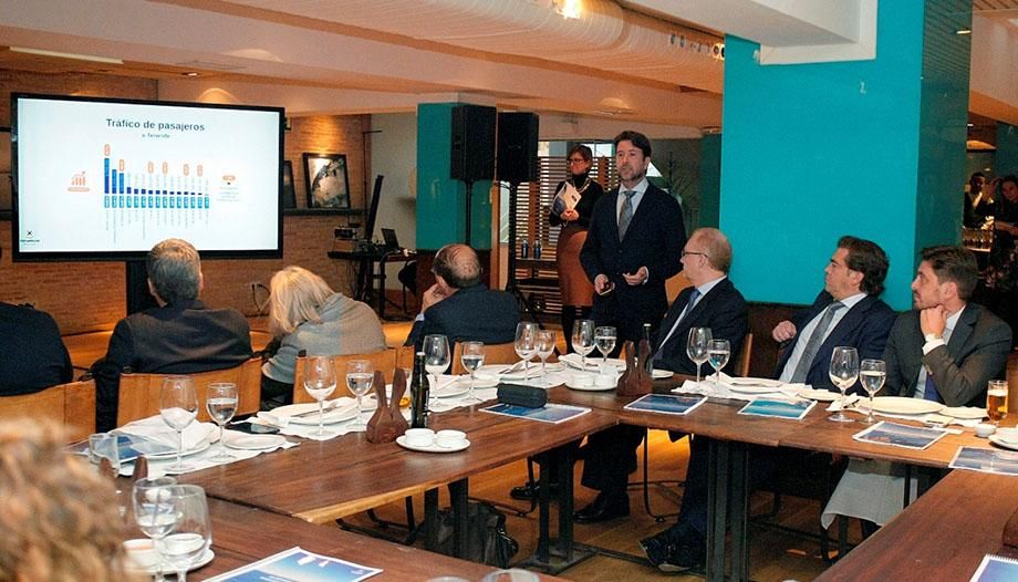 Empresarios turísticos se reúnen con el Cabildo de Tenerife en Fitur.