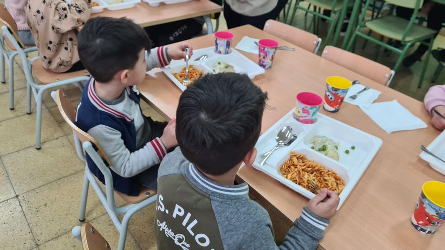 El Gobierno limita los alimentos insanos de los menús escolares y saca las bebidas azucaradas y la bollería de los centros