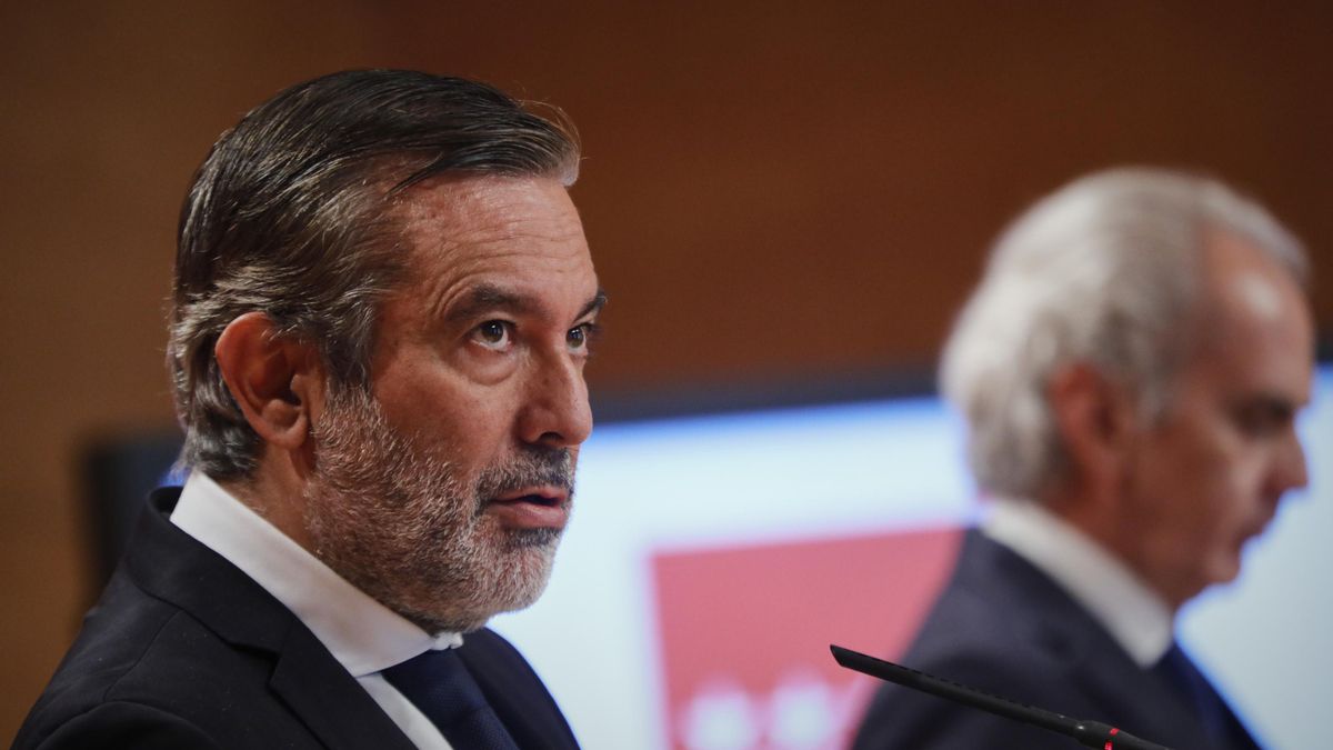 El consejero de Justicia, Interior y Víctimas, Enrique López, interviene durante una rueda de prensa en la Real Casa de Correos, en Madrid (España).