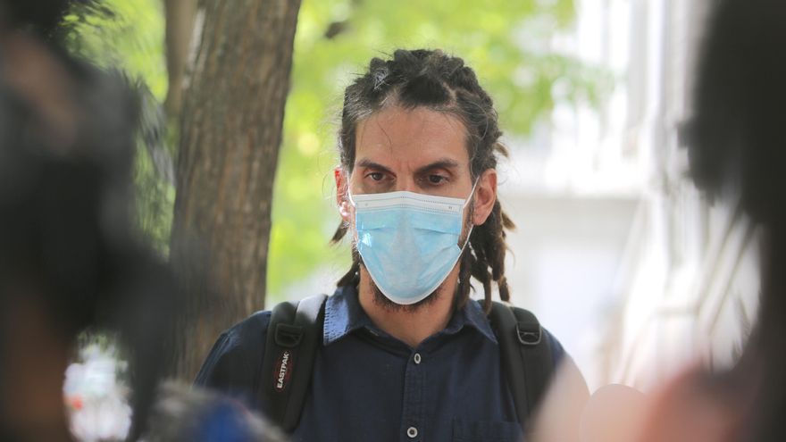 El ex secretario de Organización y diputado de Unidas Podemos Alberto Rodríguez a su salida del Tribunal Supremo donde ha acudido para declarar como investigado por una presunta agresión a un policía, en Madrid, (España), a 21 de septiembre de 2021.