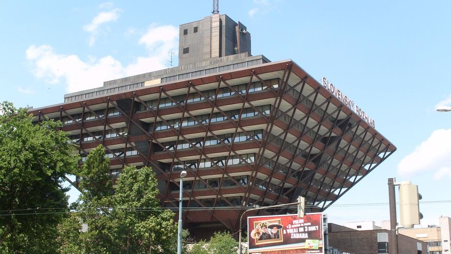 La `pirámide invertida' de la Radio Nacional Eslovaca. Uno de los rastros de la influencia soviética.