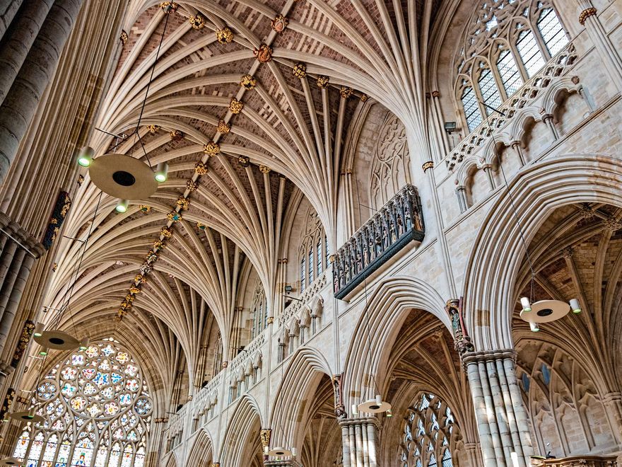 Nave gótica de la Catedral de Exeter.