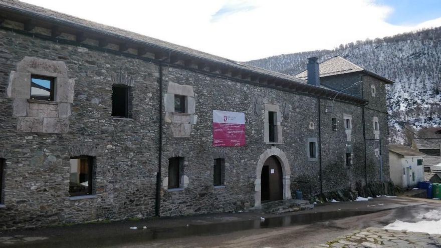 Casona de Murias de Paredes