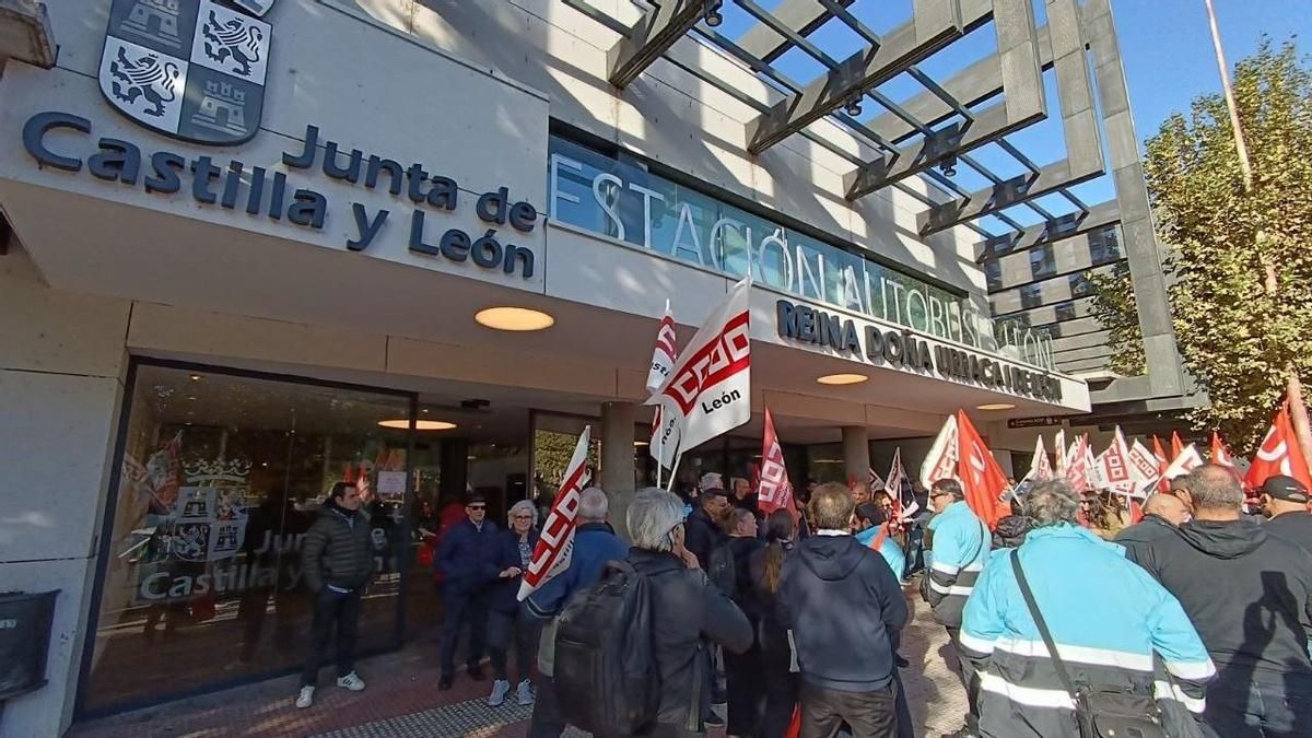 Nueve días paro total en la provincia de León por mantener a los conductores de autobuses como los peor pagados